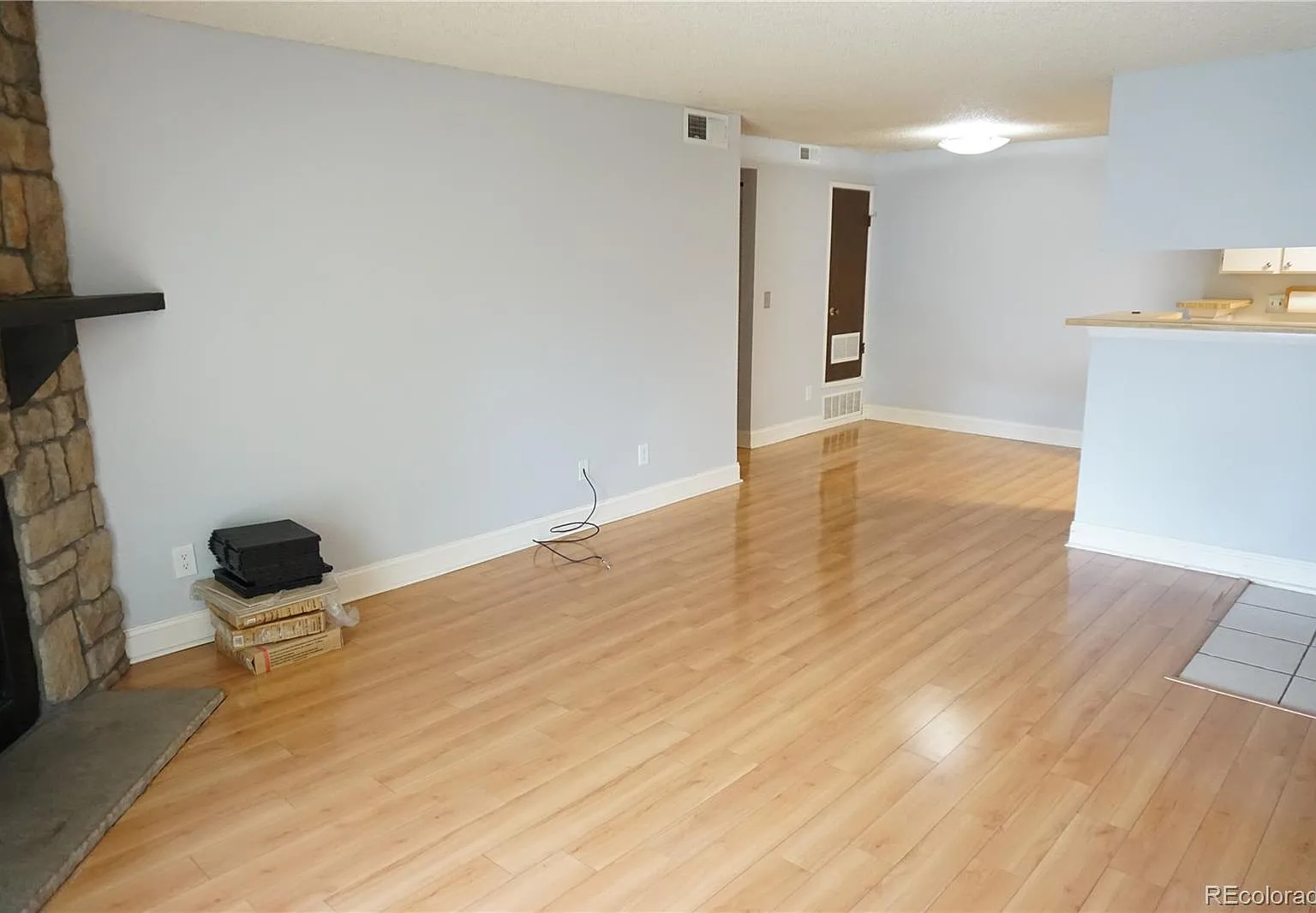 2 bed, 945 sqft, $1,850 — Photo 2