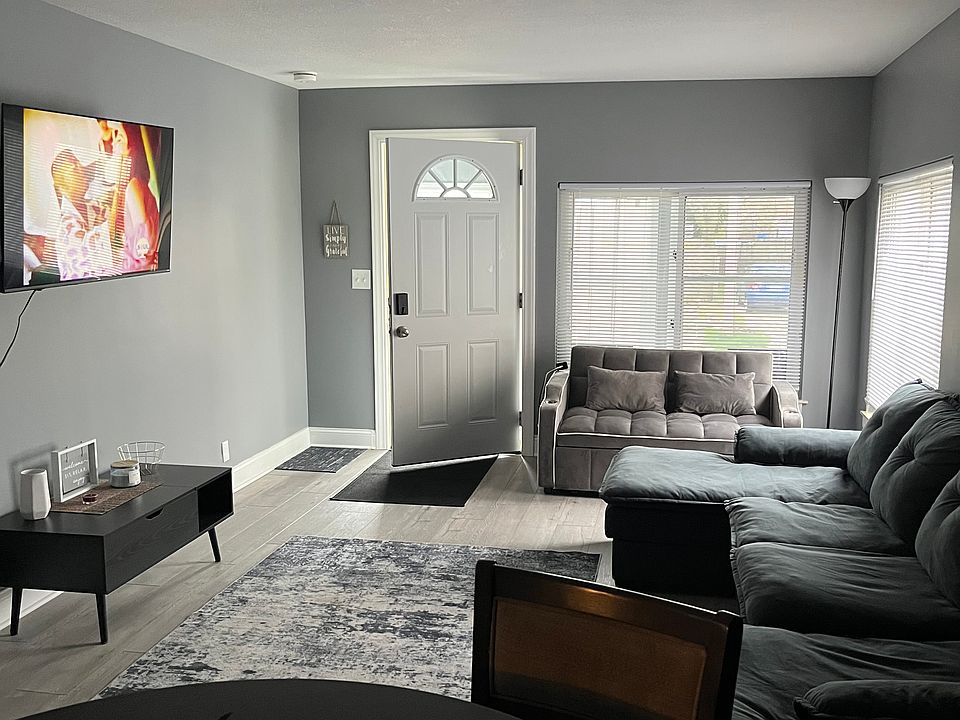 1st image of 605 E Jane St