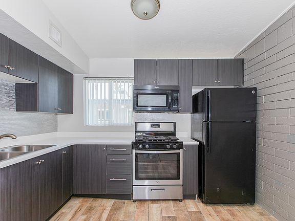 5th image of 326 W Earll Dr APT 5