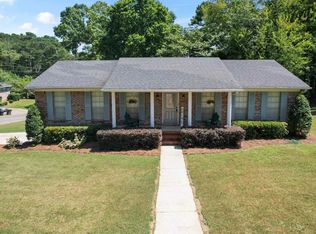 725 Oak Dr E, Trussville, AL 35173