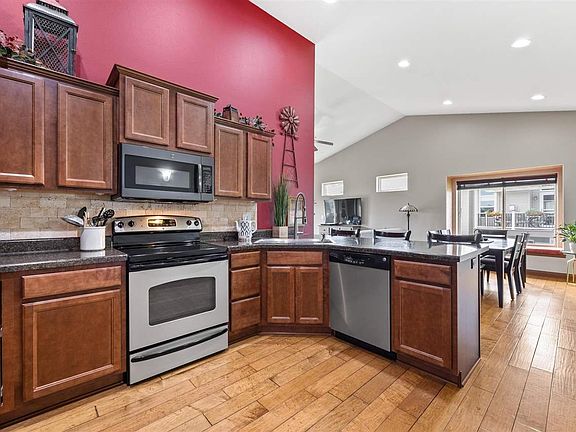 3rd image of 1430 Alder Dr