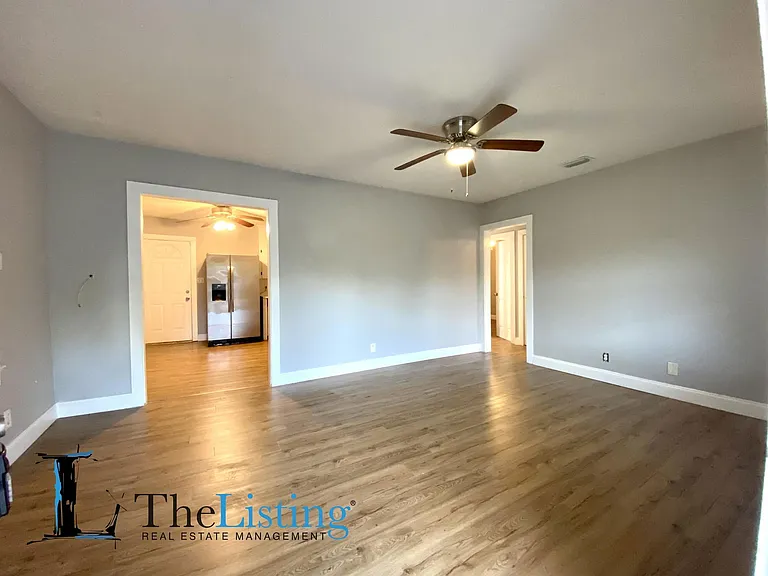 10011 N Jasmine Ave — Photo 5