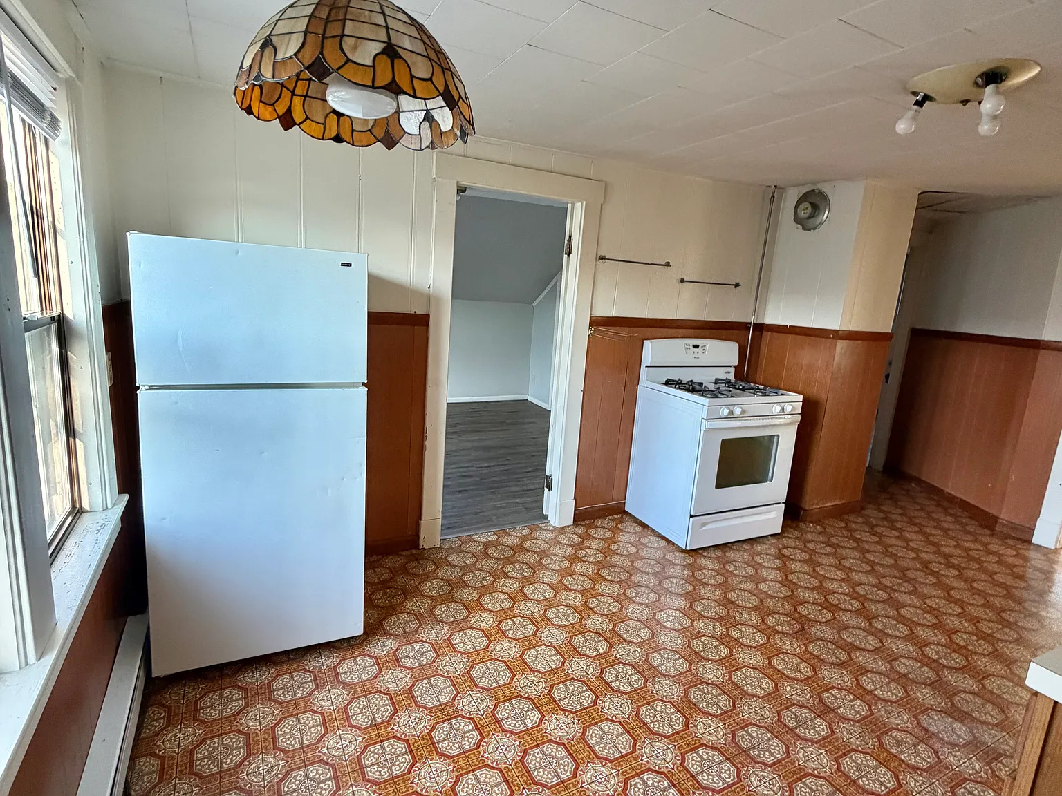 2 bed, 1594 sqft, $1,600 — Photo 2