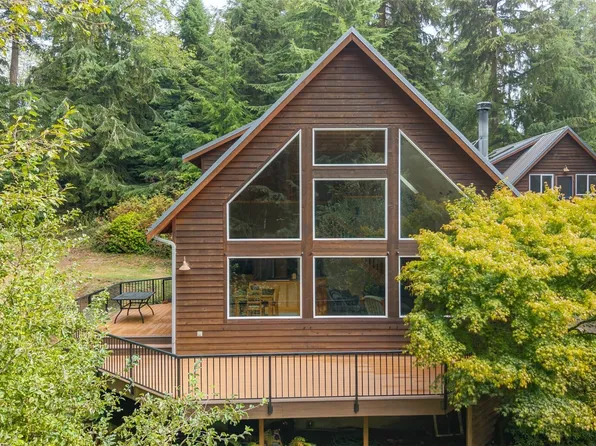 411 Puget Drive, Coupeville, WA 98239