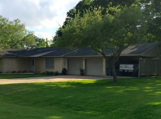 2418 Douglas St, El Campo, TX 77437