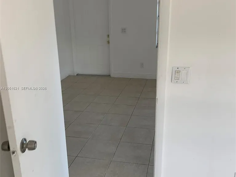 308 NW 9th St — Photo 8