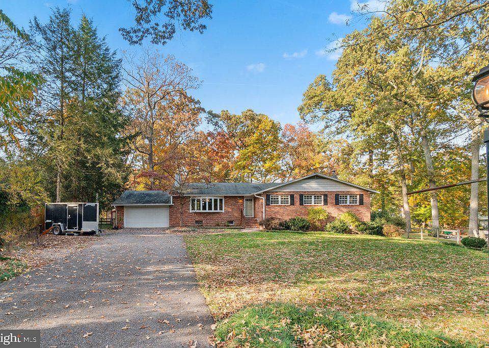 1st image of 24 Linda Ln