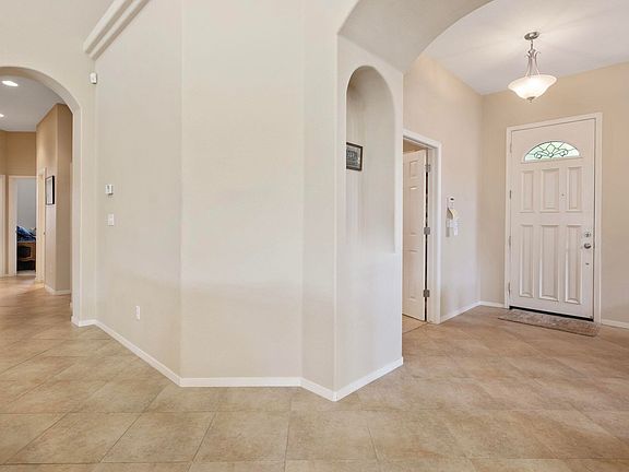 4th image of 643 W Bel Aire Avenue