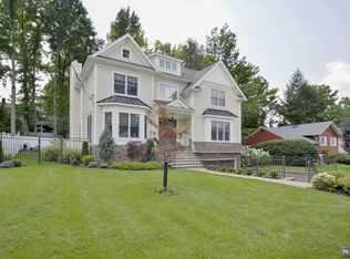 32 Rutgers St, Closter, NJ 07624