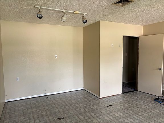 3rd image of 2036 Salem St