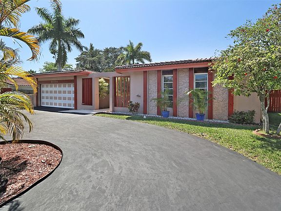 3rd image of 10380 NW 41st Street