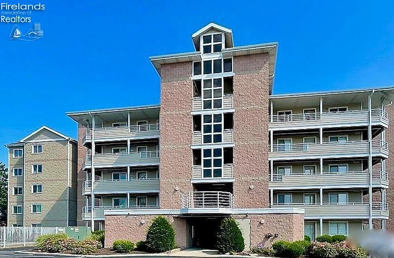 1st image of 32 Marina Point Dr