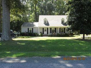282 Garnett Hill Dr, Urbanna, VA 23175