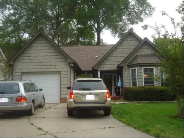 2205 Olde Chantilly Ct, Charlotte, NC 28205