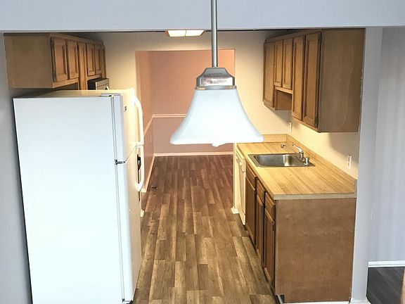3rd image of 18011 Chalet Dr APT 201