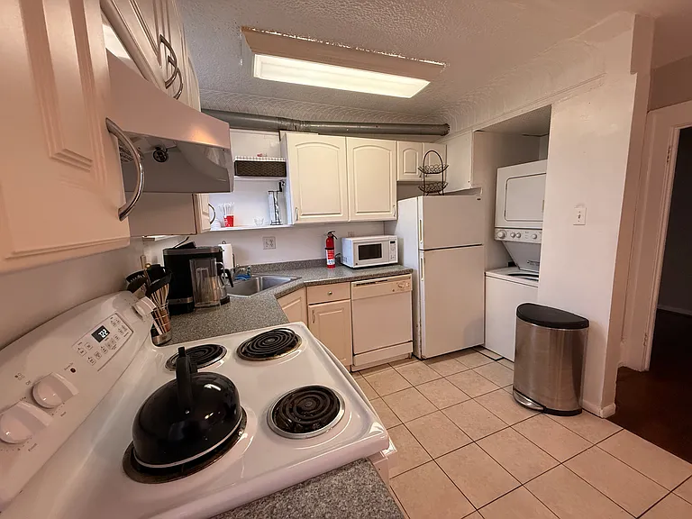 16 S Oakland Ave #B — Photo 8