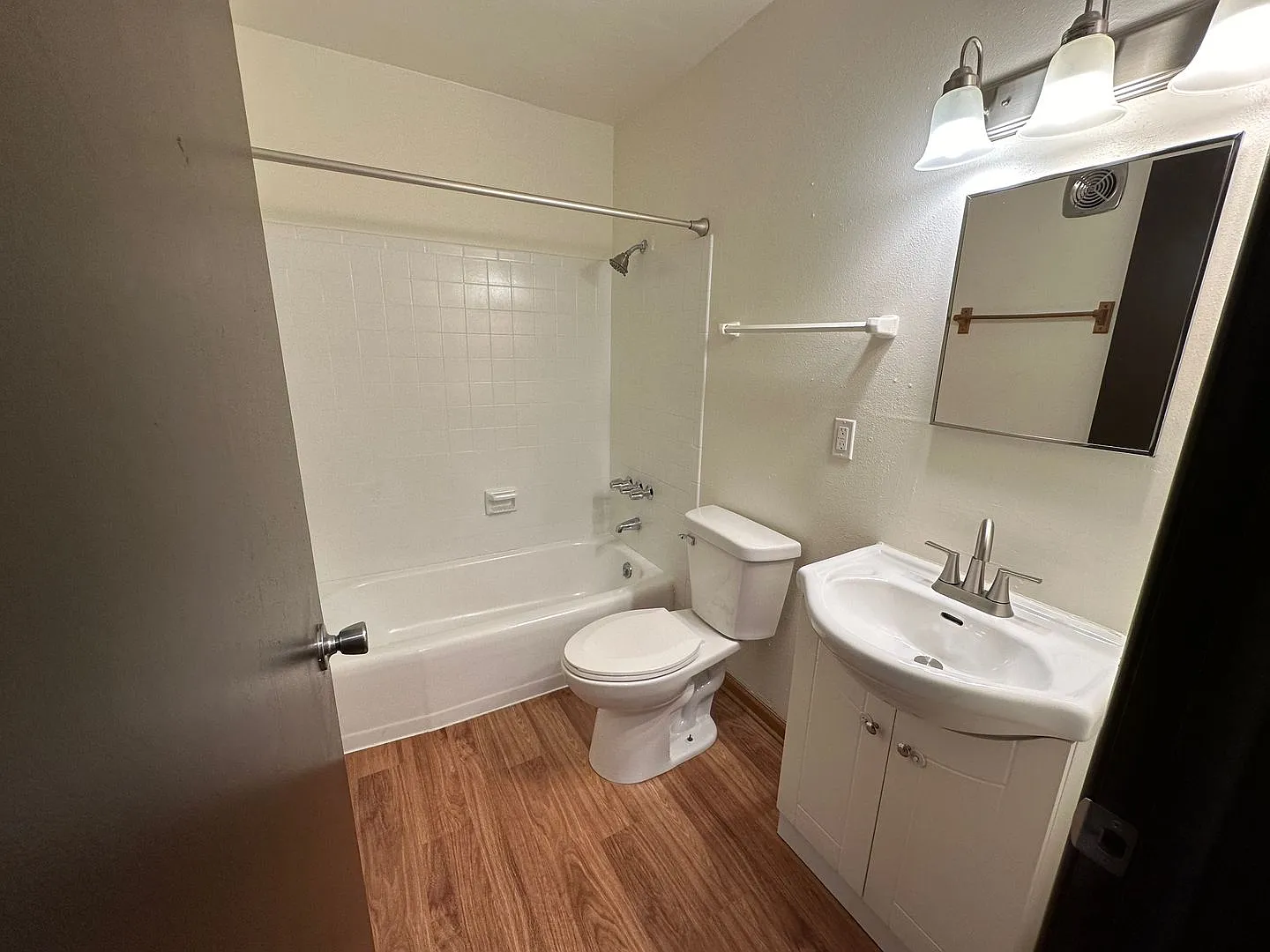 2812 Bolivar Apts. — Photo 4