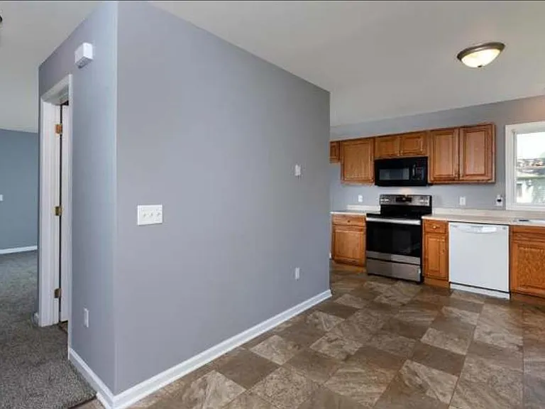1711 Evergreen Rd — Photo 3