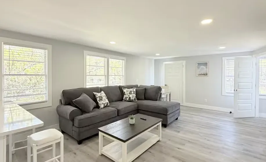 2 bed, 950 sqft, $1,800 — Photo 3