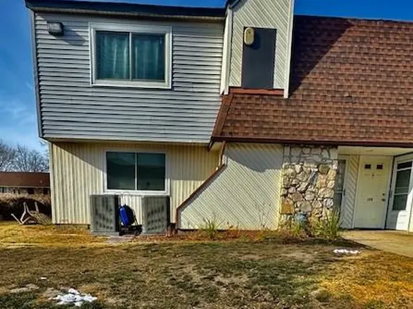 141 Pointe Circle N #141, Coram, NY 11727