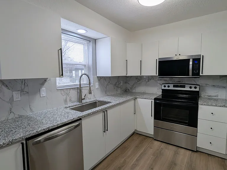 8324 Robinson St — Photo 33