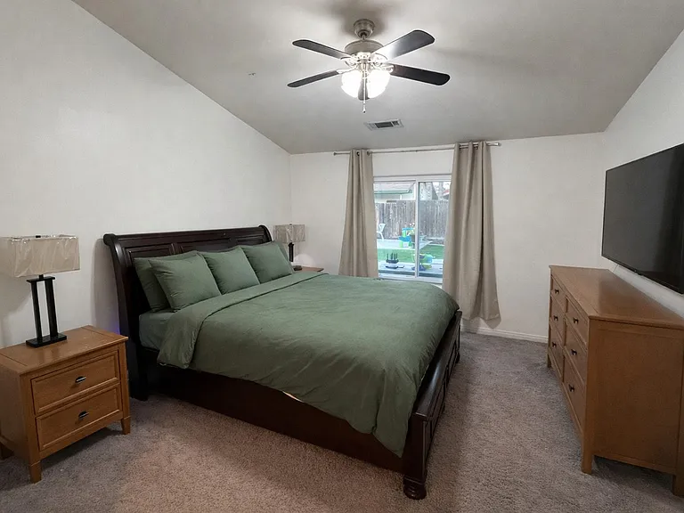4319 Templeton St — Photo 7