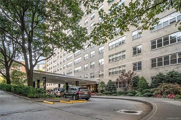 Sold by Douglas Elliman | media 20