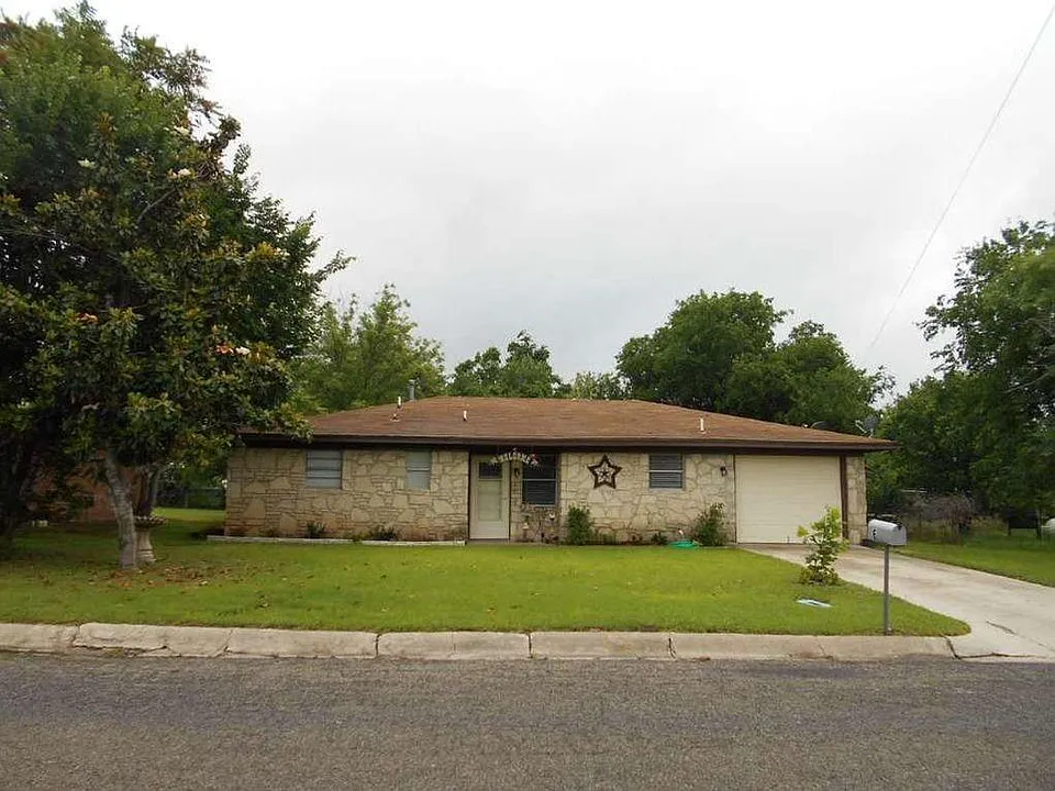 6 Hillcrest Dr