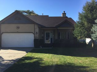 239 Oak Ave, Carpentersville, IL 60110