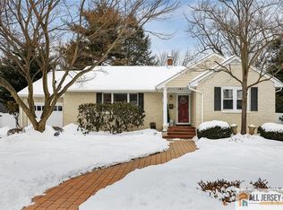 25 Beverly Ct, Metuchen, NJ 08840