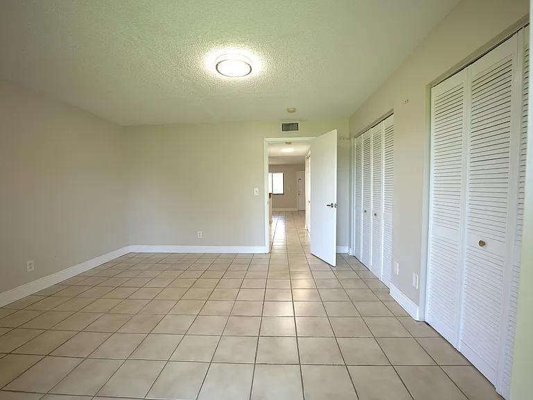 1523 Meadows Cir W — Photo 9