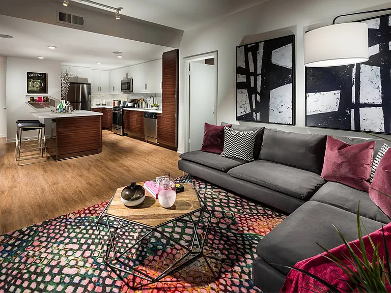 Onyx Glendale — Photo 9