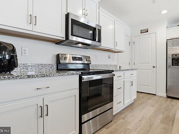 4th image of 7450 Saint Patrick Ct