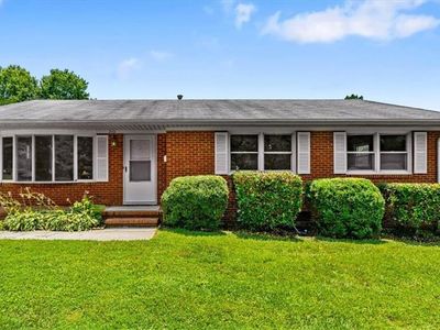 2111 Carpenter St, Greensboro, NC, 27403