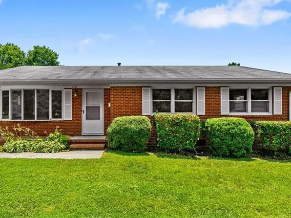 2111 Carpenter St, Greensboro, NC 27403