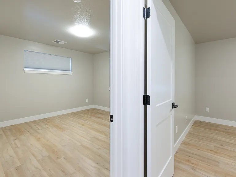 5377 Remington Dr — Photo 31
