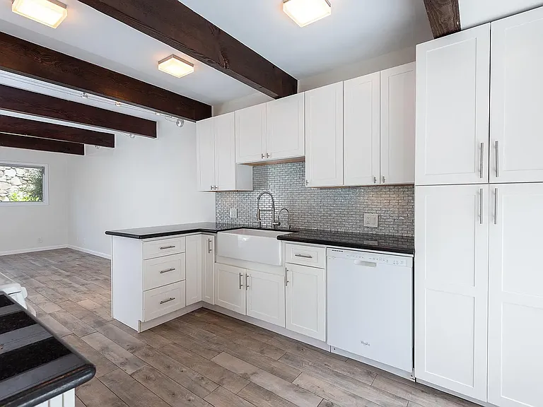 4040 Grand View Blvd #15 — Photo 5