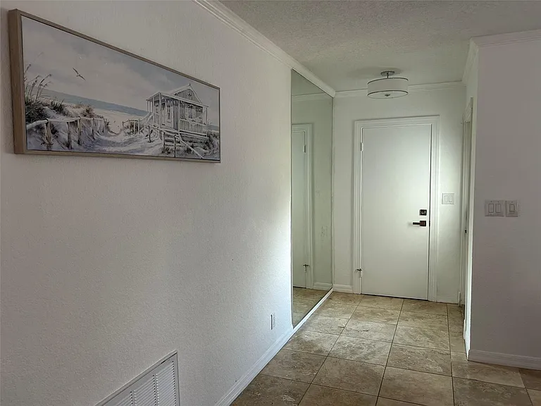 4431 NE 28th Ave — Photo 8