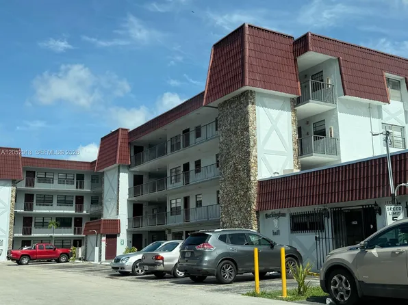 1335 W 68th St APT 204, Hialeah, FL 33014
