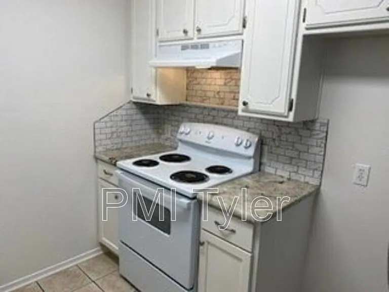 16150 Shoshone Dr — Photo 3
