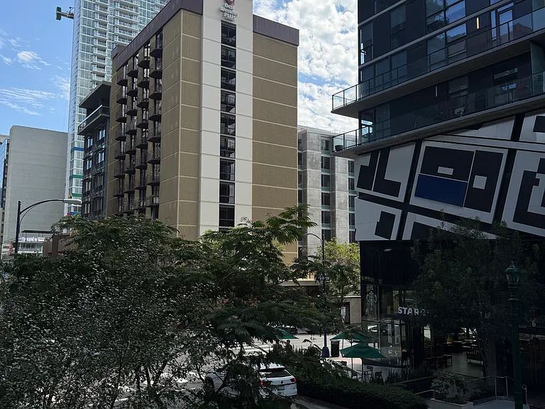 425 W Beech St #208 — Photo 11