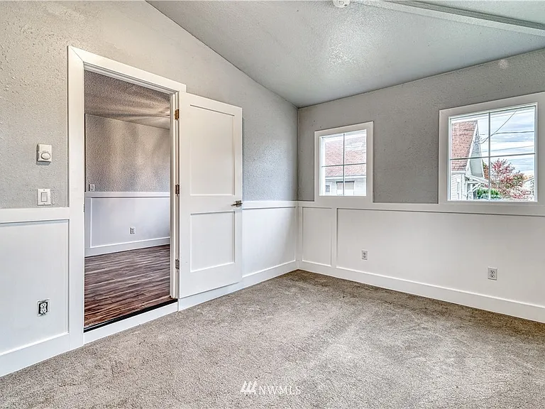 1016 S 37th St — Photo 10