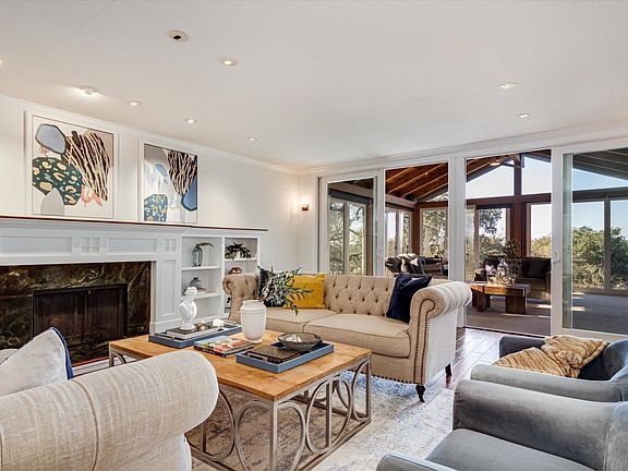 4th image of 1037 La Quinta Court