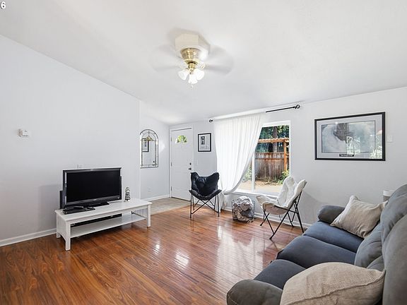 3rd image of 621 Westlog St