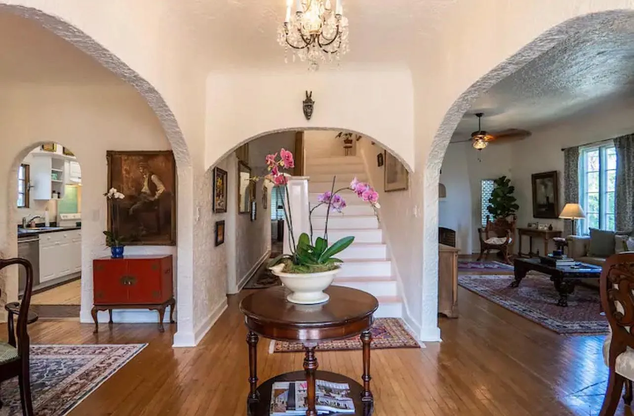 302 Fordham Dr — Photo 2