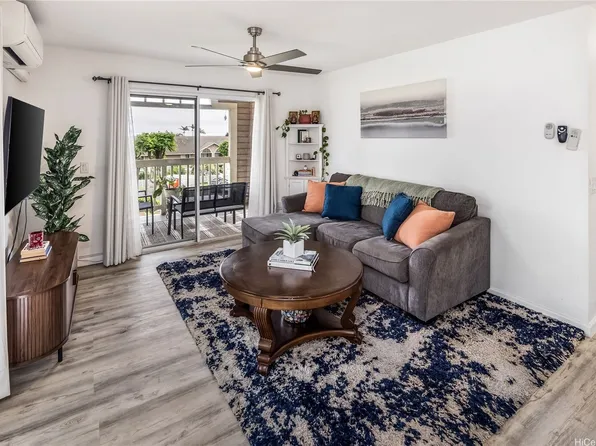 94-535 Lumiaina St #A204, Waipahu, HI 96797