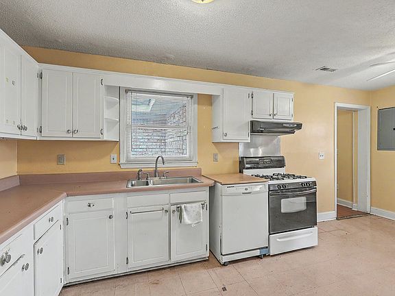 3rd image of 30 Belmar Ave