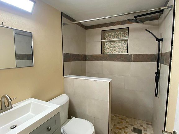 5th image of 2936 Travelers Palm Dr