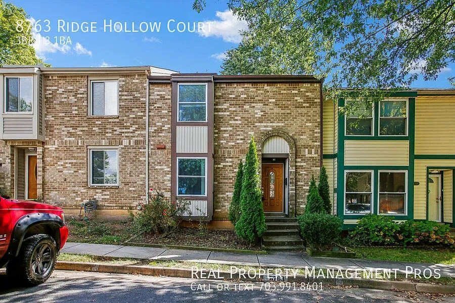 8763 Ridge Hollow Ct