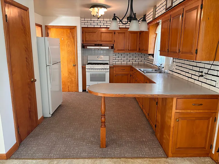 10470 Valleydale St SE — Photo 2